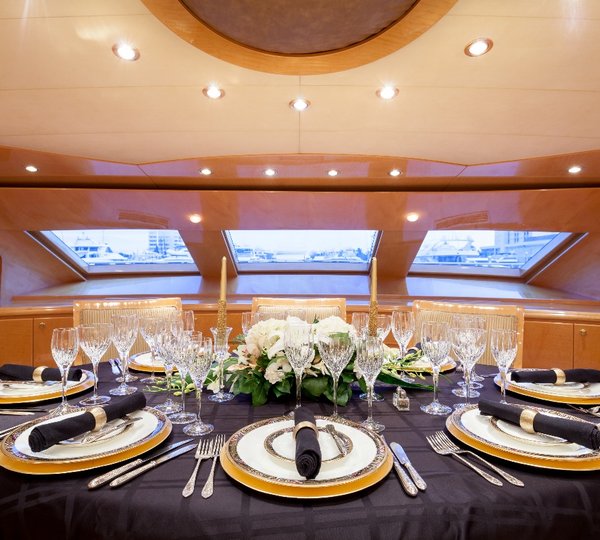 Yacht MIRACLE - Formal Dining