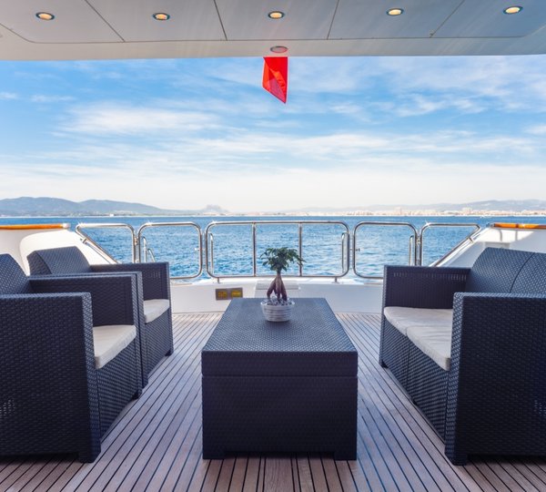 Yacht MOONDANCE - Aft Deck