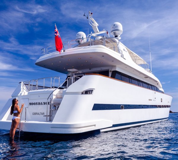 Yacht MOONDANCE - Aft View