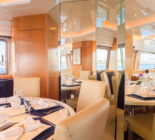Yacht MOONDANCE - Dining