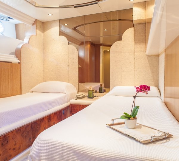 Yacht MOONDANCE - Twin Cabin