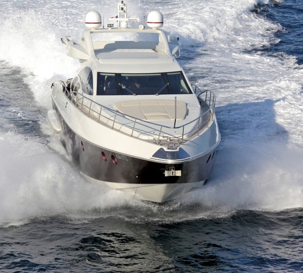 Yacht MR LOUIS -  Front View