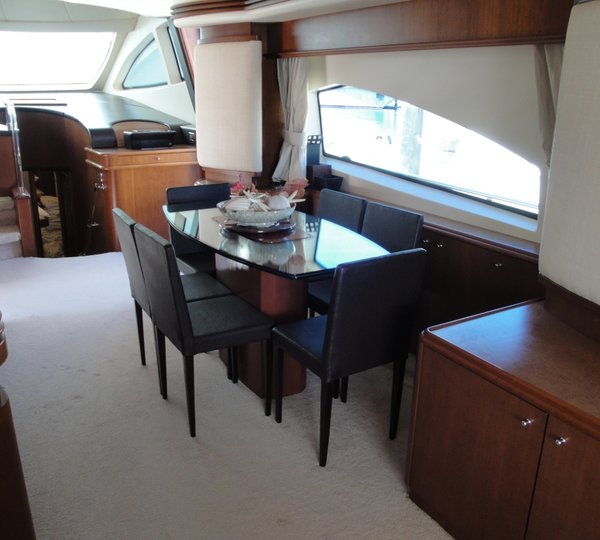 Yacht Mi Champion -  Dining Area