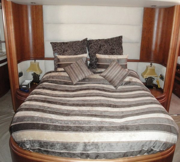 Yacht Mi Champion -  Master Cabin View 2