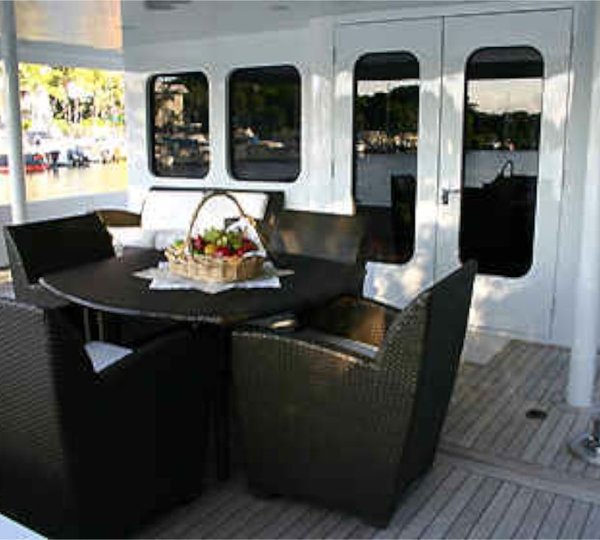 Yacht NEVER SAY NEVER - Aft Deck Al Fresc Dining