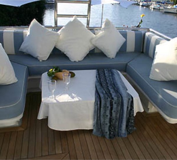 Yacht NEVER SAY NEVER - Sundeck Seating