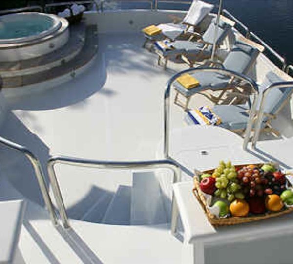 Yacht NEVER SAY NEVER - Sundeck and Spa Pool