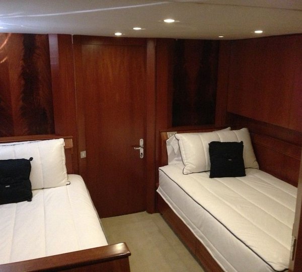 Yacht NEVER SAY NEVER - Twin Cabin