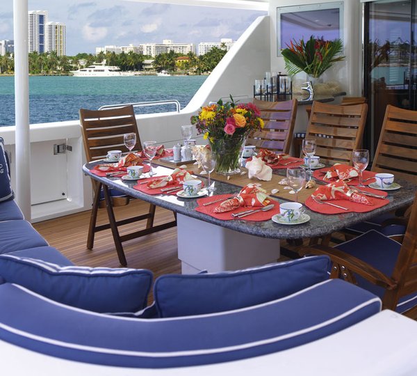 Yacht NINA LU -  Aft Deck