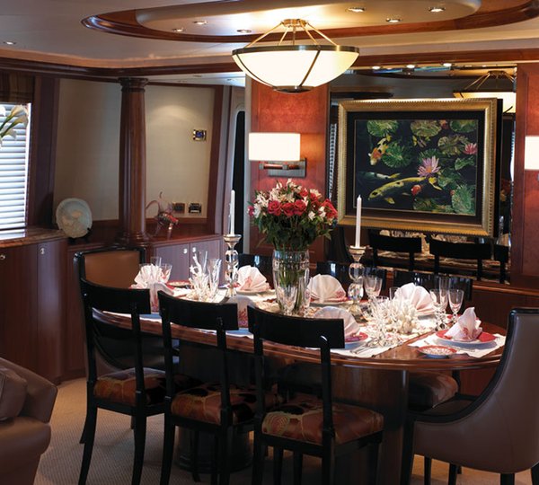 Yacht NINA LU - Formal Dining