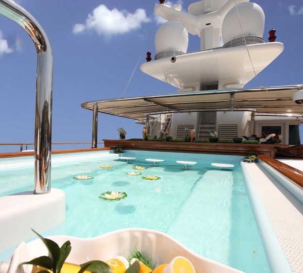 Yacht NOMAD - Sundeck Pool