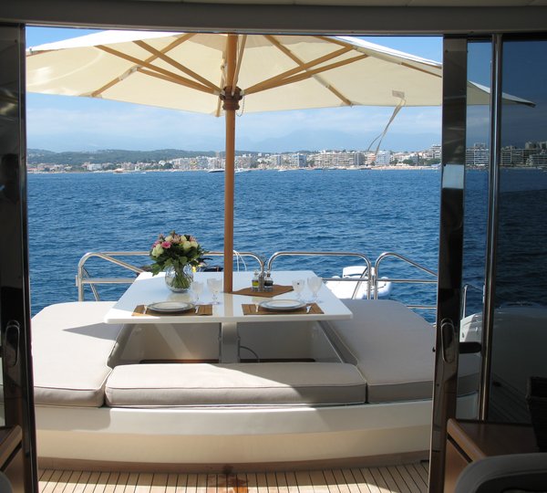 Yacht OLA MONA - Aft Deck Dining