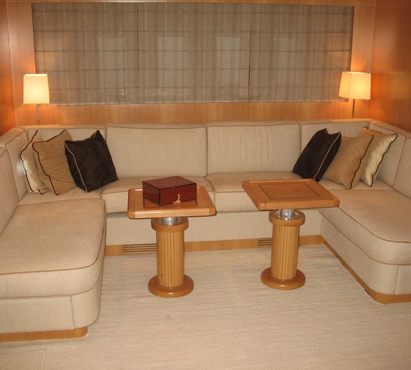 Yacht OLA MONA - Lower Salon