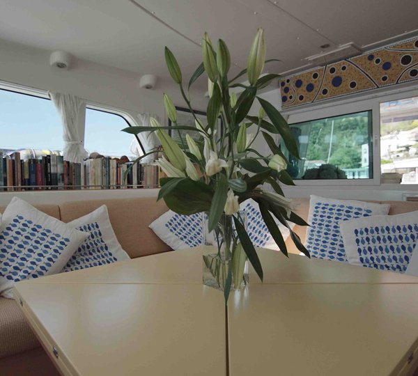 Yacht OMBRE BLU - Sofa and Library