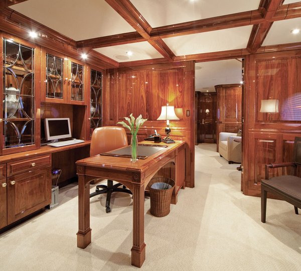 Yacht ONE MORE TOY -  Master Office