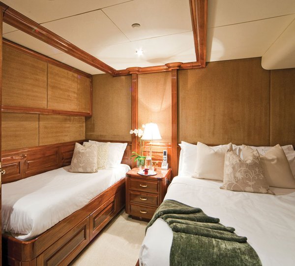 Yacht ONE MORE TOY -  Twin Cabin