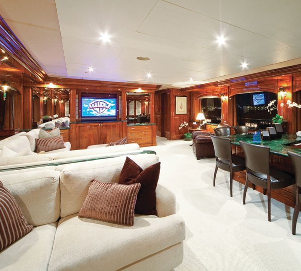 Yacht ONE MORE TOY -  Upper Salon