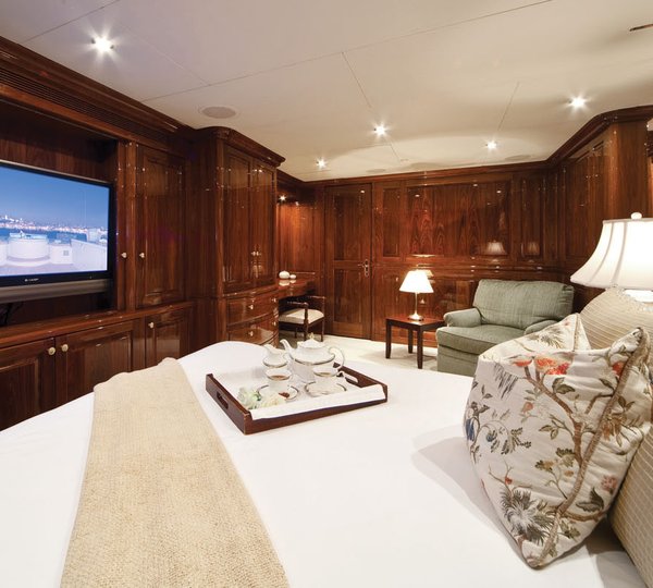 Yacht ONE MORE TOY - VIP Cabin