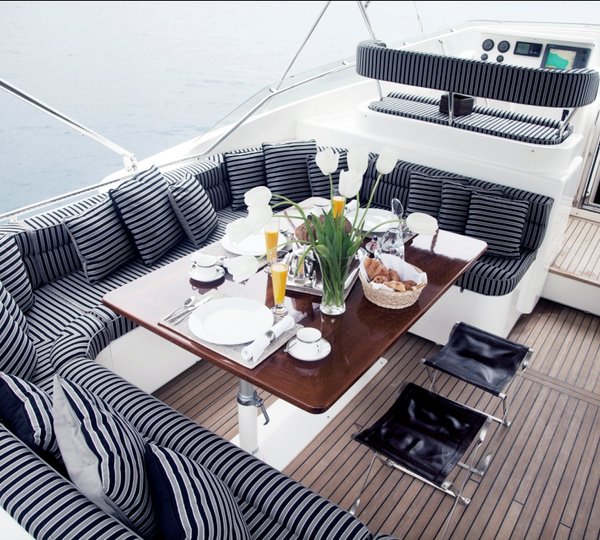 Yacht ONE O ONE -  Flybridge Al Fresco Dining