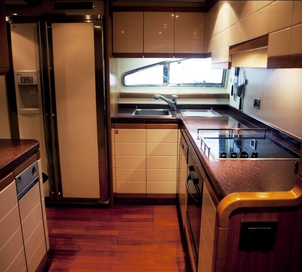 Yacht ONE O ONE -  Galley