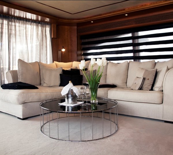 Yacht ONE O ONE -  Salon Seating