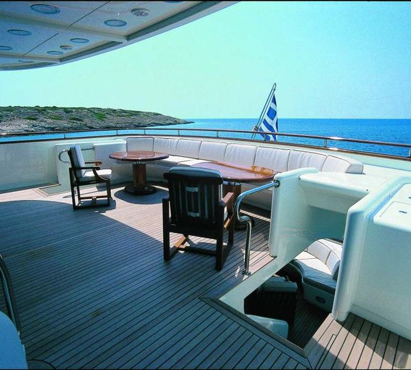 Yacht OPARI -  Upper Deck