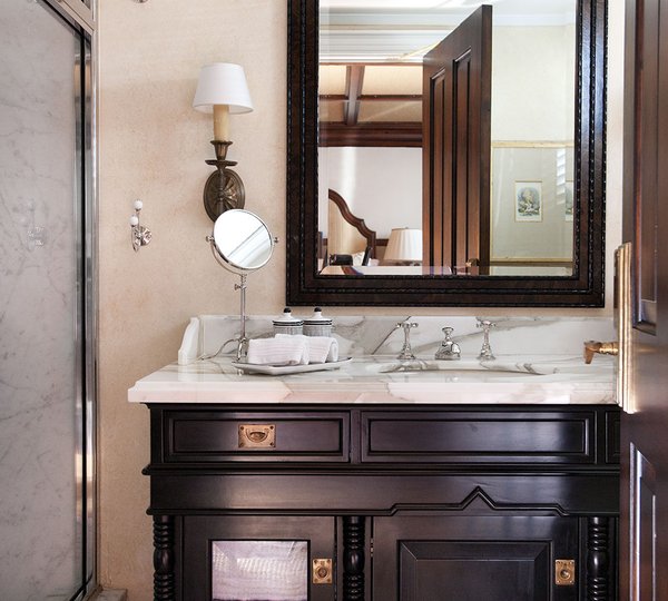 Yacht PANGAEA - BEDROOM BATH AFRICA