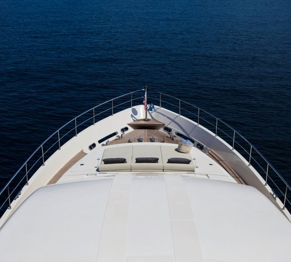 Yacht PERPETUAL -  Bow