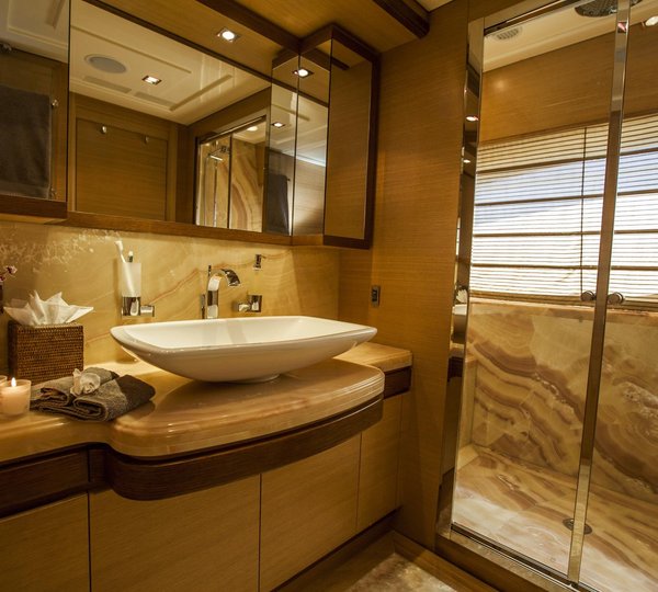 Yacht PERPETUAL -  Master Ensuite