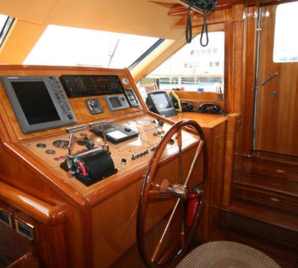 Yacht QUEEN SOUTH III -  Nav Station