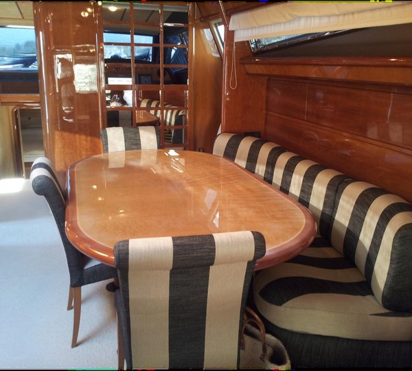 Yacht R MANY - Dining