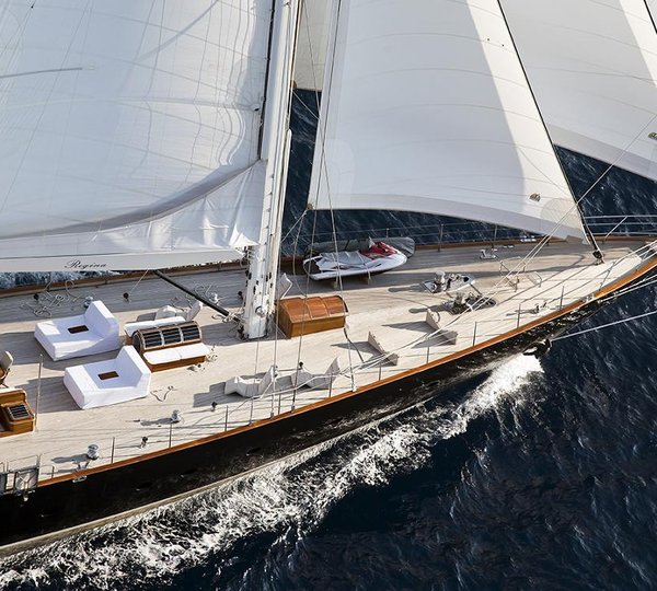 Yacht REGINA -  Foredeck while Sailing