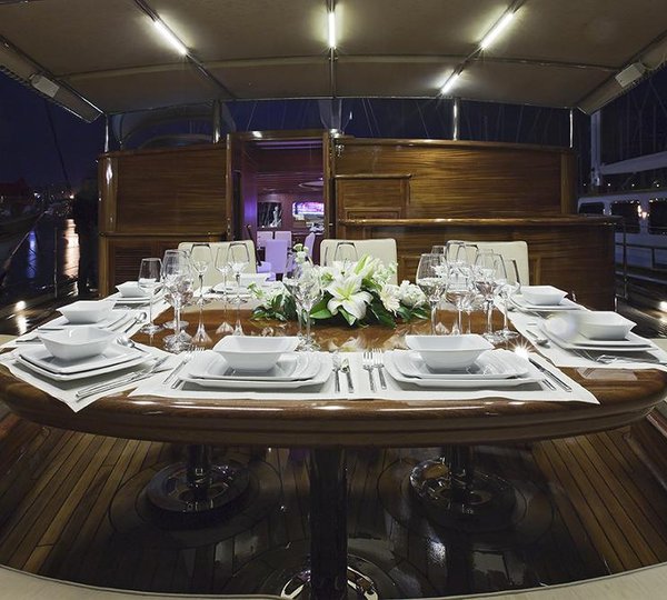 Yacht REGINA - Cockpit Aft