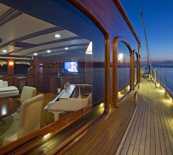 Yacht REGINA - Companion Way Aft