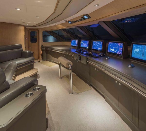 Yacht SAMADHI - Bridge