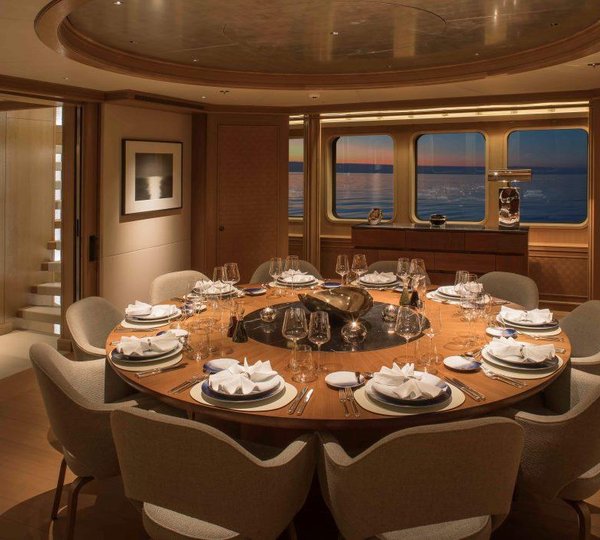 Yacht SAMADHI - Formal dining