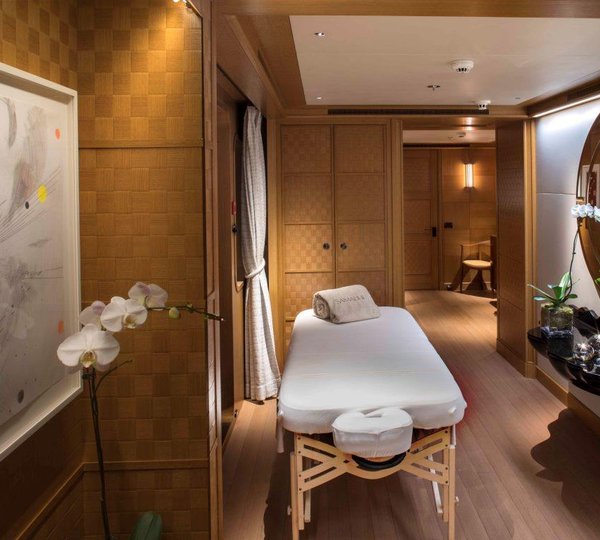 Yacht SAMADHI - Massage table
