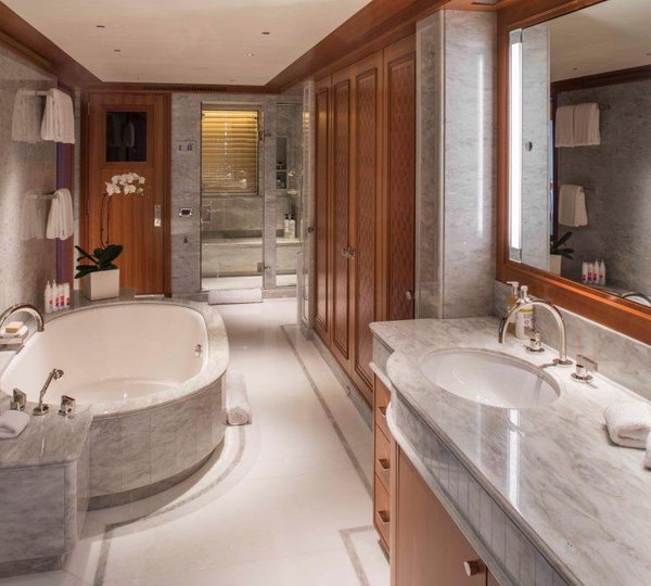 Yacht SAMADHI - Master bath