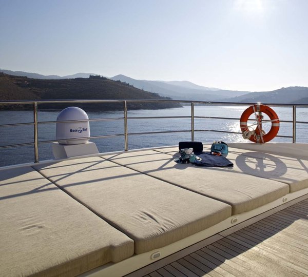 Yacht SANJANA -  Sundeck Sunpads