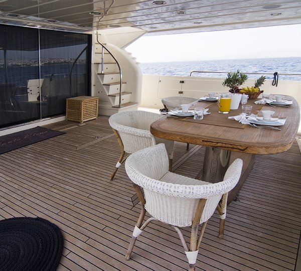 Yacht SANTA ELENA -  Aft Deck