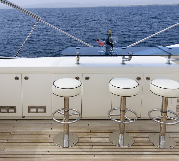 Yacht SANTA ELENA -  Flybridge Bar