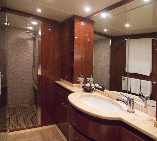Yacht SANTA ELENA -  Master Ensuite