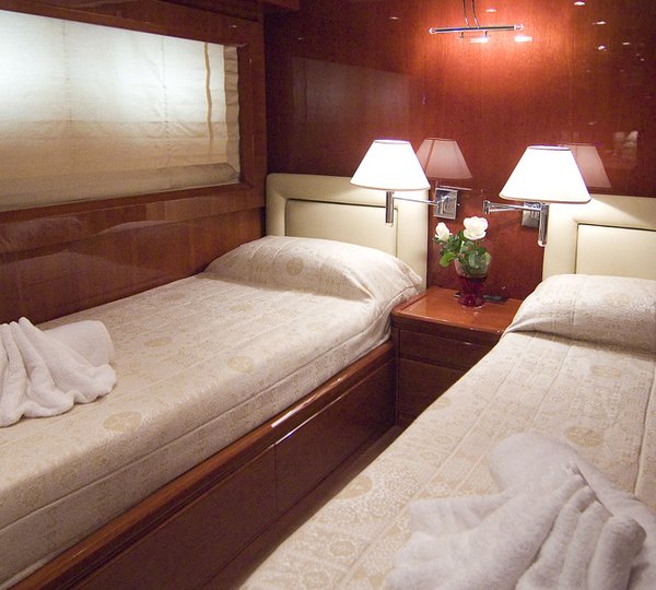 Yacht SANTA ELENA -  Twin Cabin