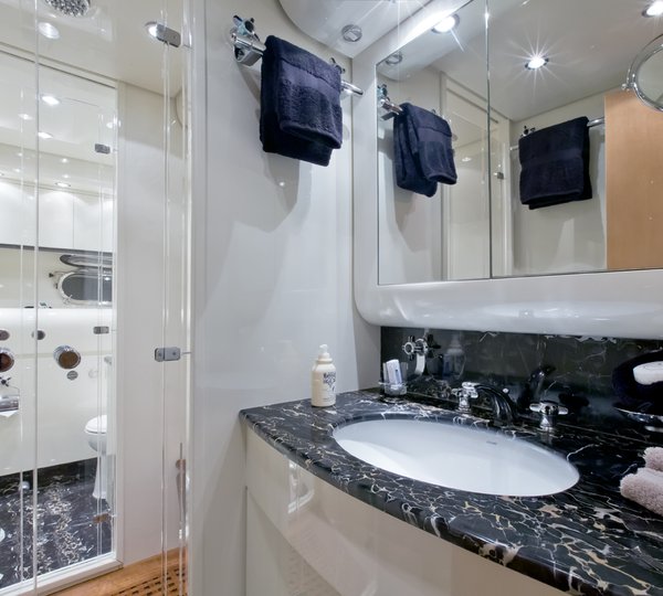 Yacht SARAH A -  Master Cabin Bathroom