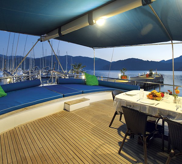 Yacht SARAYLI  I - Aft Deck Sunpads and Dining