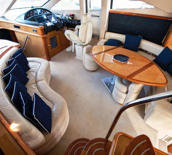 Yacht SAYANORA -  Salon