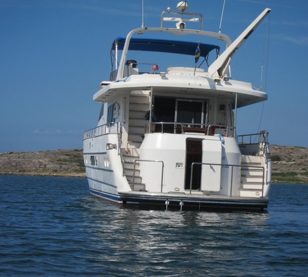 Yacht SEA DREAM -  Aft View