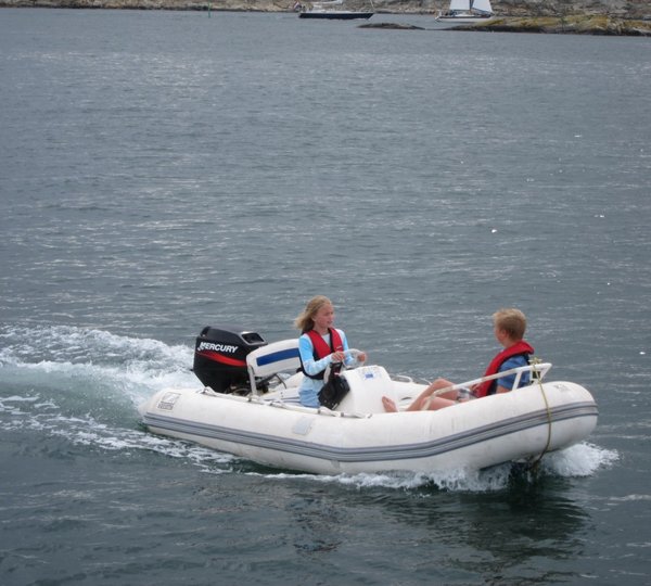 Yacht SEA DREAM -  Tender