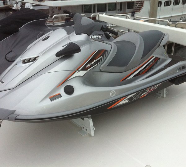 Yacht SEAS THE MOMENT -  Jet Ski