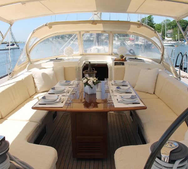 Yacht SEJAA - Cockpit